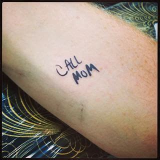 16 Beautifully Touching Tattoos That Honor Moms Mom Tattoos Tattoos 16 Beautifully Touching Tattoos That Honor Moms Mom Tattoos Tattoos