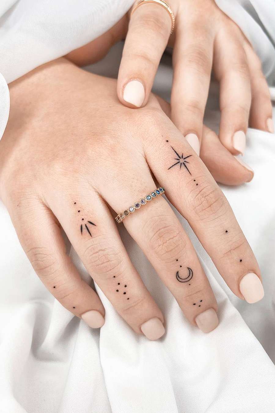 Female Finger Tattoo Ideas: Chic & Tiny Designs