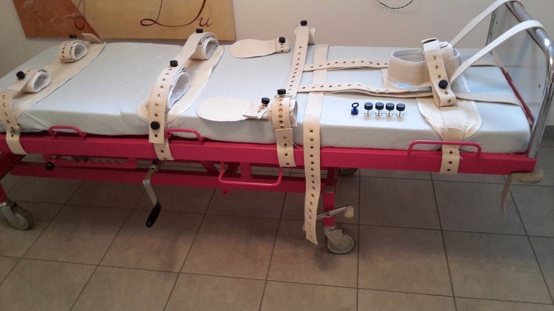 Hospital Bed Restraints: Safety, Ethics, and Alternatives Explained