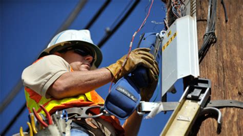 What Is a Field Technician? Essential Roles Explained